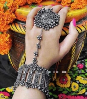 Oxidised-Blackpolish-Handcuff-with-Adjustable-Fingerring
