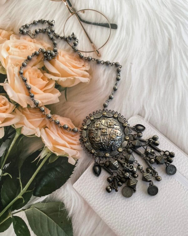 Oxidised-Blackpolish-Kundan-Long-Statement-Necklace