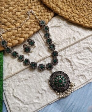 Brass-Silver-Monalisa-Stone-Necklace-Set-Green