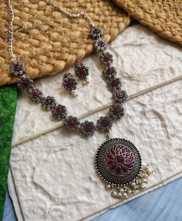 Brass-Silver-Monalisa-Stone-Necklace-Set-Red