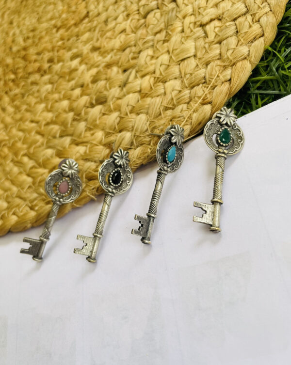 brass-replica-key-earring-2
