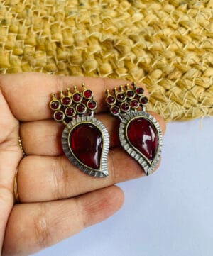 brass-replica-monalisa-stone-earrings
