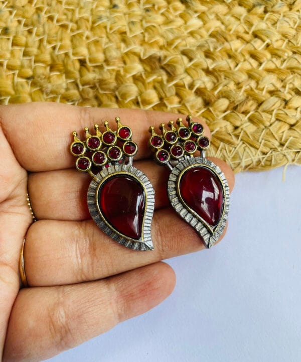 brass-replica-monalisa-stone-earrings