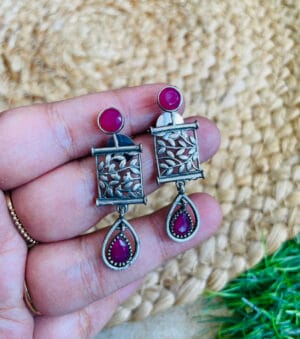 brass-replica-monalisa-stone-earrings