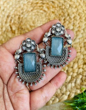 brass-replica-monalisa-stone-earrings