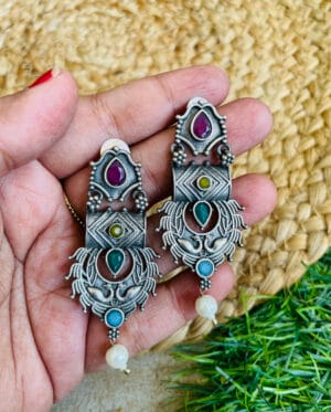 brass-replica-monalisa-stone-earrings