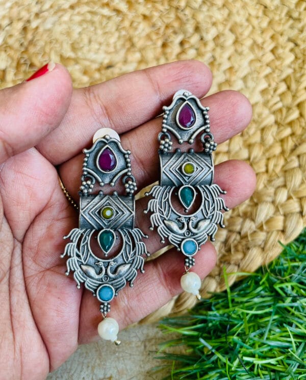 brass-replica-monalisa-stone-earrings