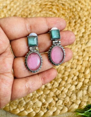 brass-replica-monalisa-stone-earrings