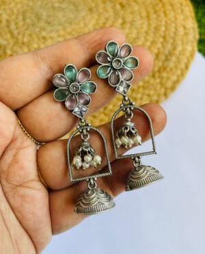 brass-replica-monalisa-stone-earrings