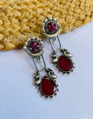 brass-replica-monalisa-stone-earrings-red