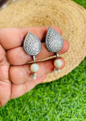 brass-replica-pearl-earring