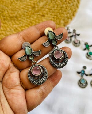 brass-replica-monalisa-stone-earrings