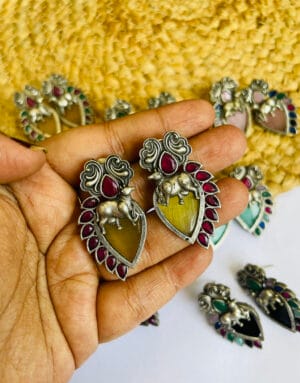brass-replica-monalisa-stone-earrings