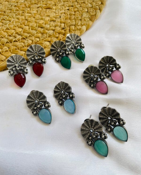 brass-replica-monalisa-stone-earrings-2