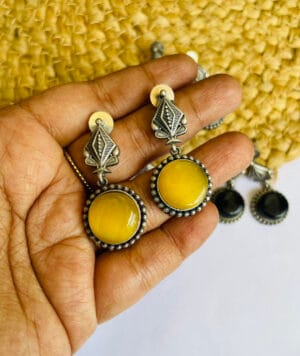 brass-replica-monalisa-stone-earrings