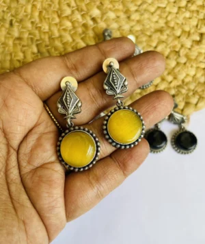 brass-replica-monalisa-stone-earrings