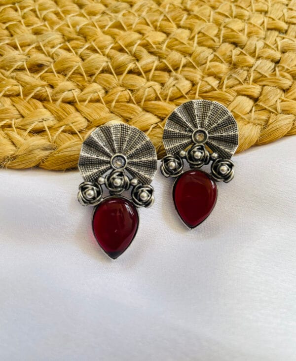 brass-replica-monalisa-stone-earrings
