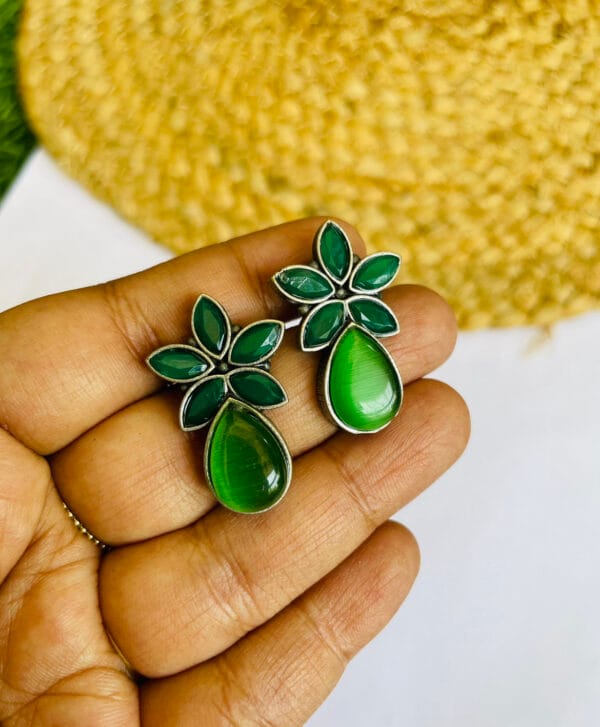 brass-replica-monalisa-stone-earrings