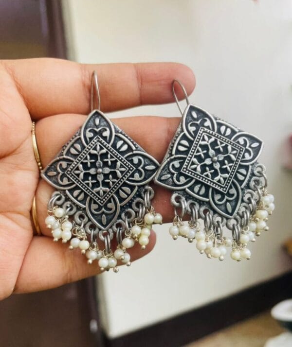 oxidised-blackpolish-pearl-earrings