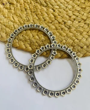 brass-flower-shape-pair-bangle