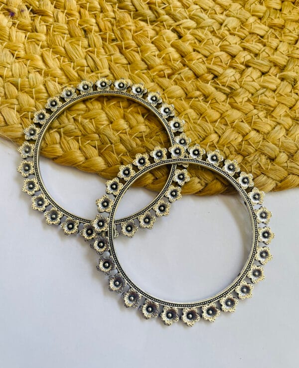 brass-flower-shape-pair-bangle