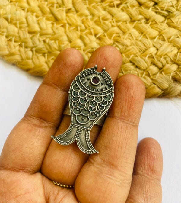 brass-replica-fish-shape-adjustable-finger-ring-2