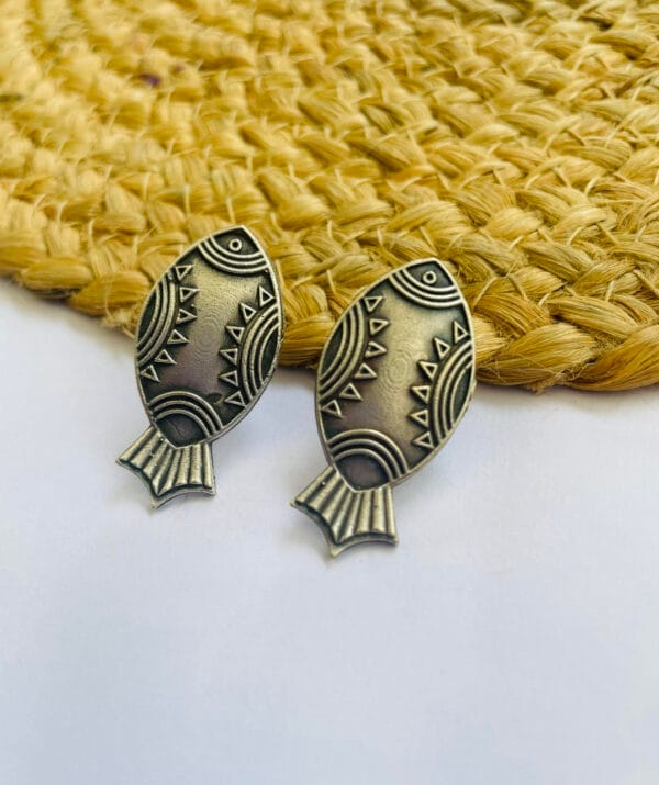 brass-replica-fish-shape-earring