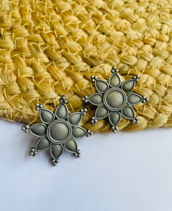 brass-replica-flower-shape-earring