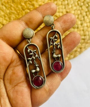 brass-replica-monalisa-stone-earrings