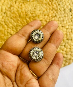 brass-replica-monalisa-stone-earrings