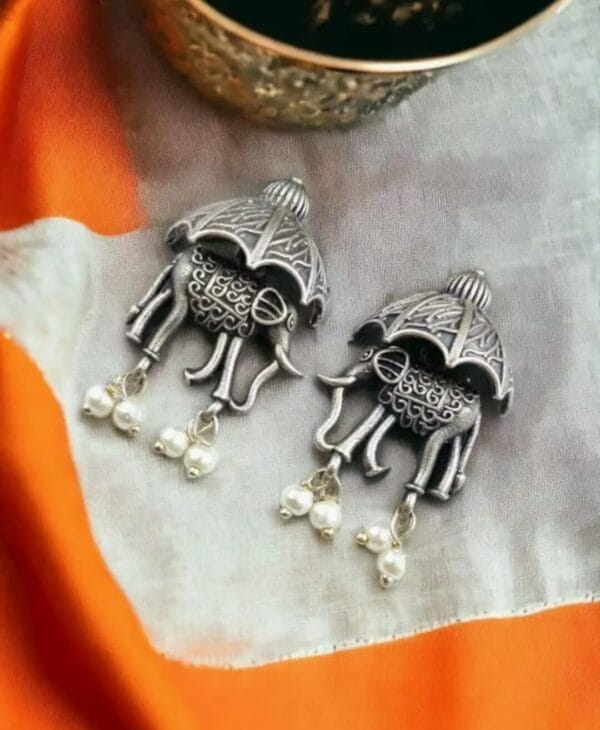 brass-silver-replica-elephant-shape-earring