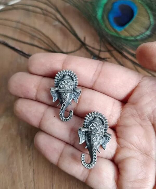 brass-silver-replica-ganesh-shape-earring-2