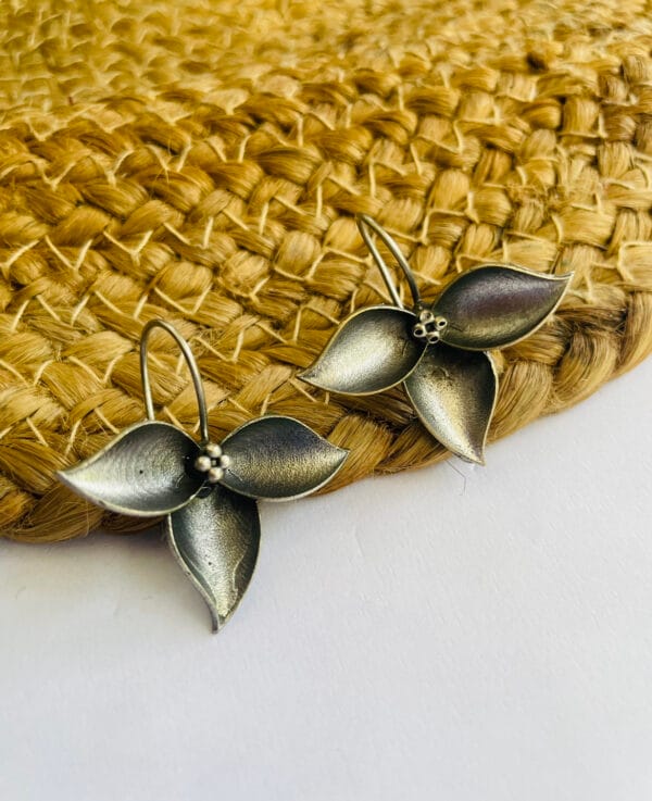 brass-silver-replica-leaf-shape-earring