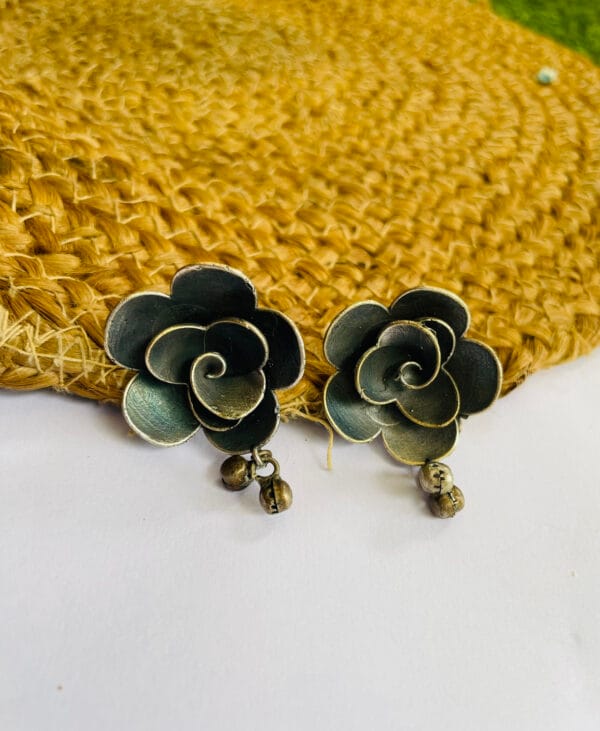 brass-silver-replica-rose-shape-earring-2