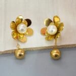 golden-anti-tarnish-flower-shape-earrings-2