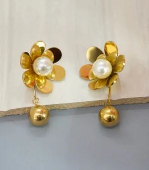 golden-anti-tarnish-flower-shape-earrings-2