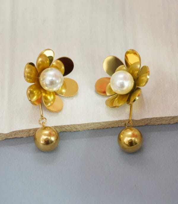golden-anti-tarnish-flower-shape-earrings-2