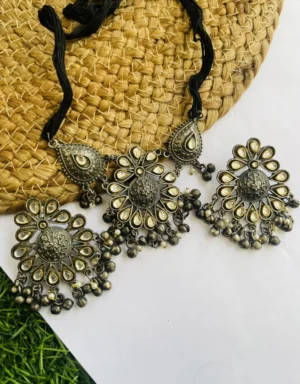 oxidised-blackpolish-kundan-necklace-set