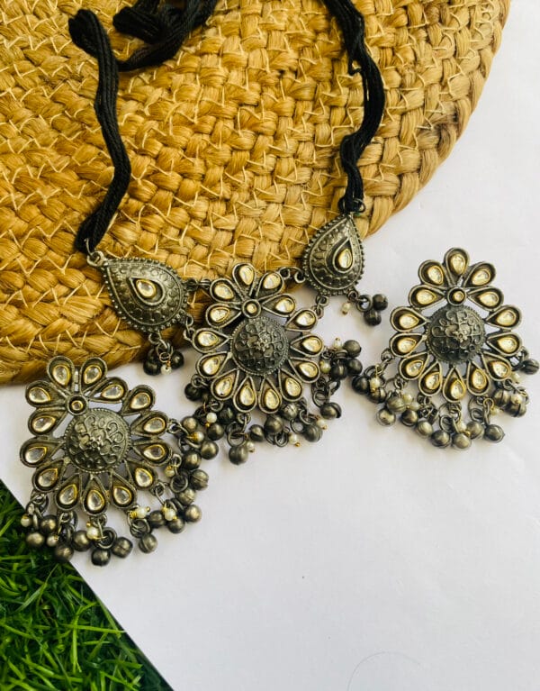 oxidised-blackpolish-kundan-necklace-set