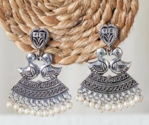 oxidised-silver-duck-design-pearl-earring
