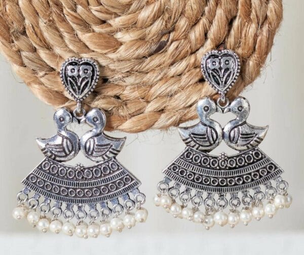 oxidised-silver-duck-design-pearl-earring