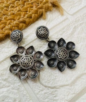 brass-replica-flower-shape-earring-3