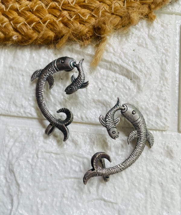 brass-replica-fish-shape-earring-2