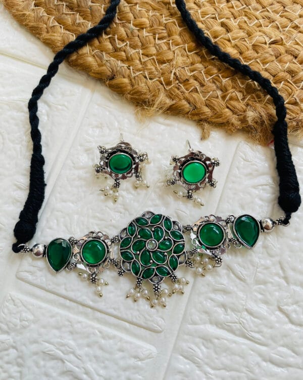 brass-silver-replica-monalisa-choker-necklace-set-green brass-silver-replica-monalisa-choker-necklace-set-green