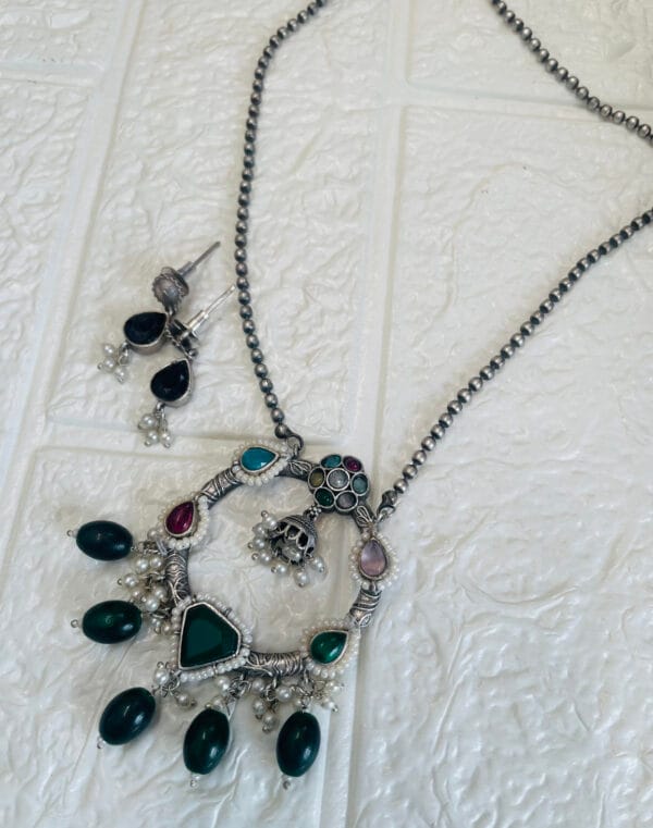 brass-silver-monalisa-stone-necklace-set-3-Bottle green