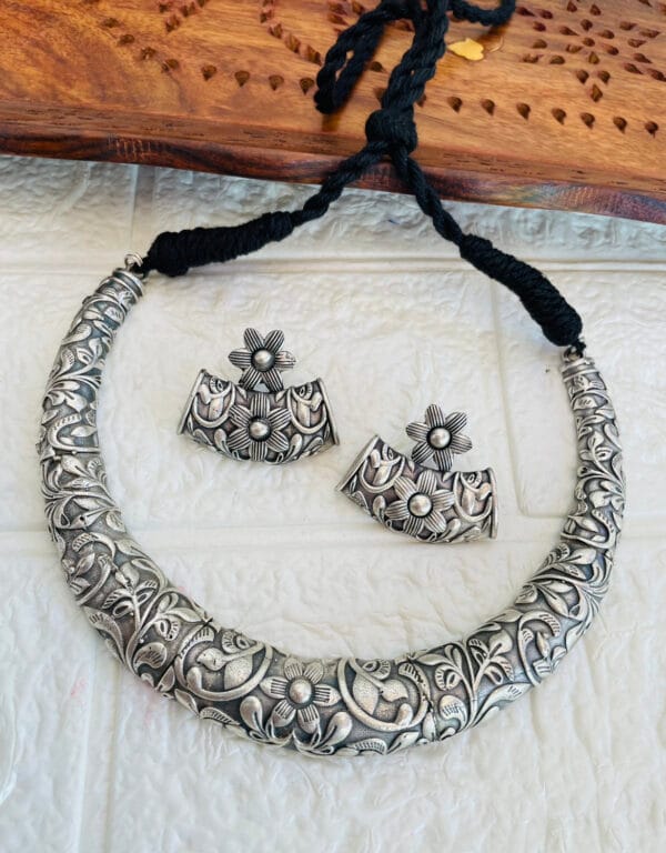 brass-silver-replica-necklace-set-with-earrings-12