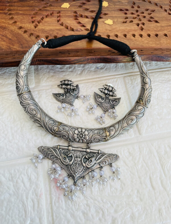 brass-silver-replica-necklace-set-with-earrings-13