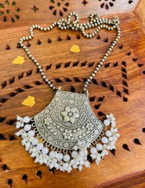 brass-silver-replica-necklace-3 brass-silver-replica-necklace-3