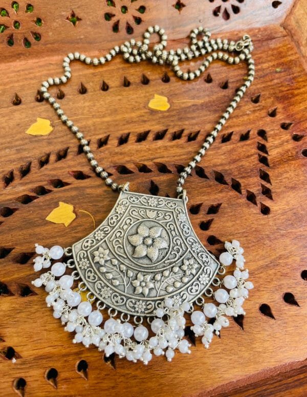 brass-silver-replica-necklace-3