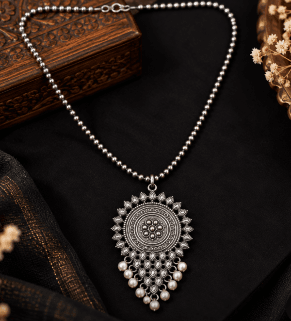brass-silver-replica-necklace brass-silver-replica-necklace